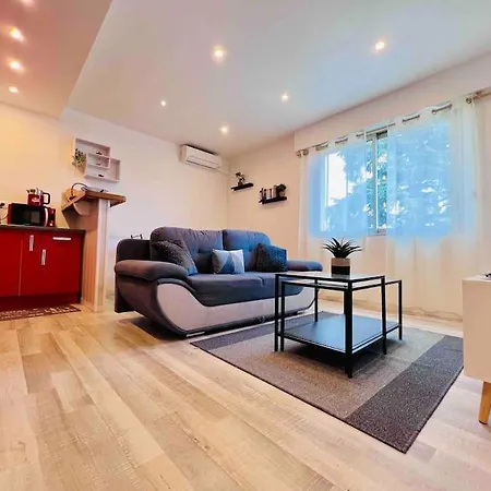 Apartment Le Red Light : 4 Prs, Clim, 300m Des Plages *