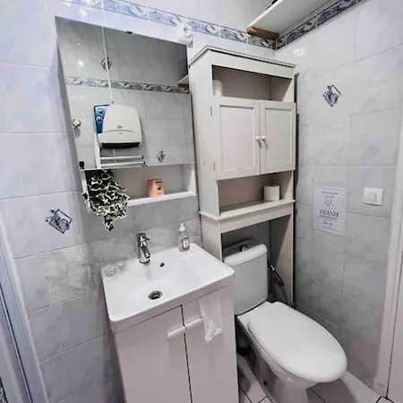 Apartment Le Red Light : 4 Prs, Clim, 300m Des Plages Antibes