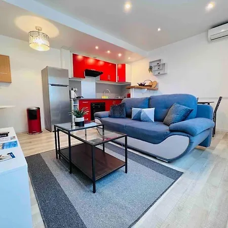 Apartment Le Red Light : 4 Prs, Clim, 300m Des Plages